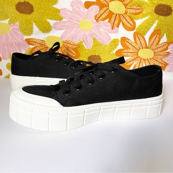 NWOT Black Canvas Chunky Lug Sneakers Size 7 - Picture 1 of 5